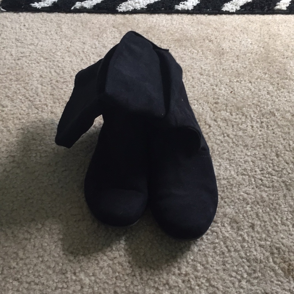 Black boots a little worn